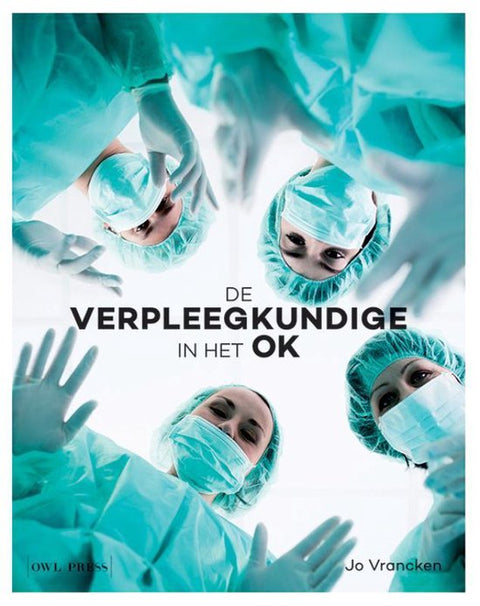 De verpleegkundige in het OK, Jo Vrancken, boekomslag voorkant met operatiepersoneel in het groen, tweedehands