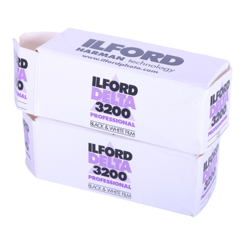 Ilford Delta 3200 Professional zwart-wit rolfilm 120, twee doosjes gestapeld vooraanzicht, tweedehands