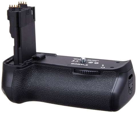 Canon BG-E9 batterijgrip voor Canon EOS 60D en EOS 60Da, zwart, schuin met accuhouder omhoog, tweedehands