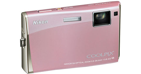 Nikon Coolpix S60 digitale compactcamera, roze, schuin van voren met binnenliggende 5x zoomlens, tweedehands