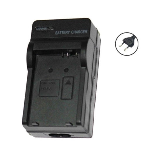 Acculader voor Canon LP-E8, zwart, lader met leeg laadvak en opschrift Fits CAN LP-E8 naast een eurostekker, tweedehands