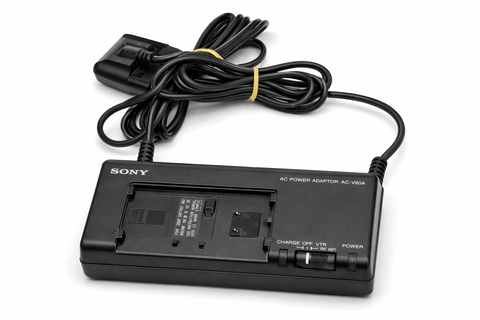 Sony AC-V60A acculader en netadapter voor Handycam camcorders, zwart, met snoer en DC-plug, tweedehands