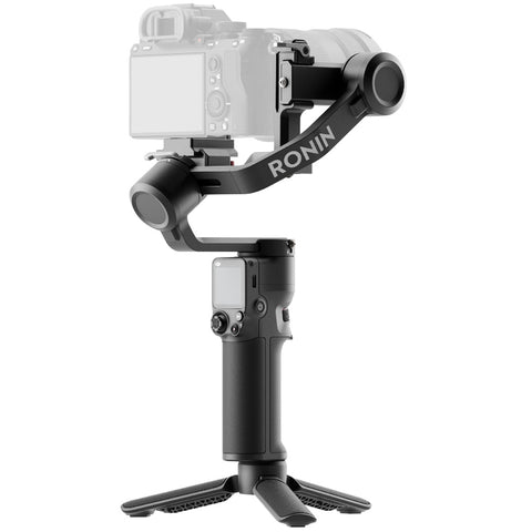 DJI RS 3 Mini gimbal stabilisator, met een camera erop gemonteerd, op statief
