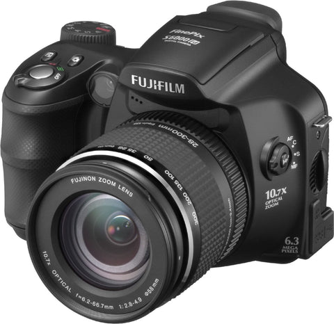 Fujifilm FinePix S6500fd digitale bridgecamera, zwart, voorkant schuin met 28-300mm-zoomlens, opschrift S6000fd