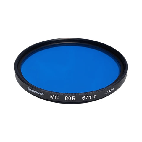 Izumar MC 80B kleurconversiefilter 67 mm, blauwe filter met opschrift izumar MC 80B 67mm, schuin van voren