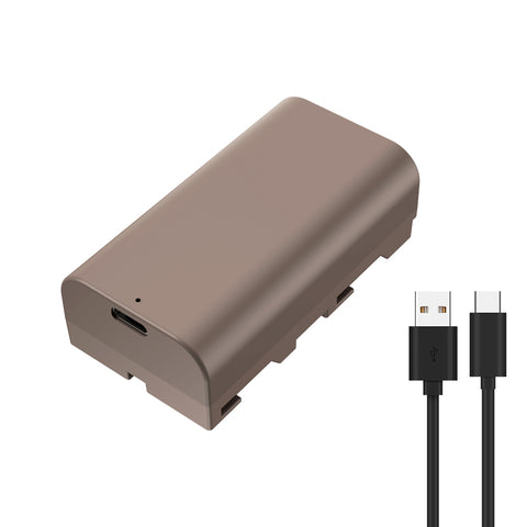 KingMa accu voor Sony NP-F550 2600mAh met USB-C-poort, bruingrijs, accu met USB-C-kabel ernaast
