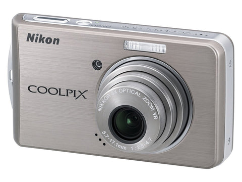 Nikon Coolpix S520 digitale compactcamera, brons-zilver, voorkant schuin met 3x zoomlens, tweedehands