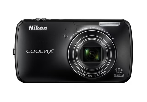 Nikon Coolpix S800c digitale compactcamera, zwart, voorkant met 10x Nikkor-zoomlens