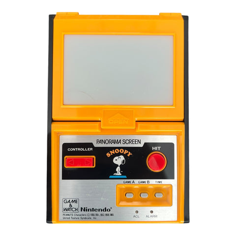 Nintendo Game and Watch Snoopy Panorama Screen SM-91, geel, voorkant opengeklapt met Snoopy op het scherm, tweedehands