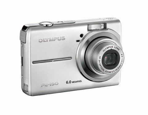 Olympus FE-190 digitale compactcamera, zilver, schuin vooraanzicht met 3x zoomlens