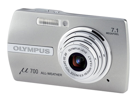 Olympus Mju-Digital 700 digitale compactcamera, zilver, schuin van voren met All-Weather-opdruk, tweedehands