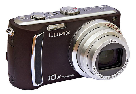 Panasonic Lumix DMC-TZ5 digitale compactcamera, donker rood, voorkant schuin met 10x Leica-zoomlens, tweedehands