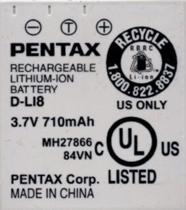 Pentax D-LI8 lithium-ion accu 3,7 V 710 mAh, close-up van het grijze etiket