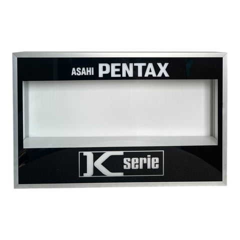 Asahi Pentax K serie lichtbak displaykast, voorkant met verlicht vak, tweedehands