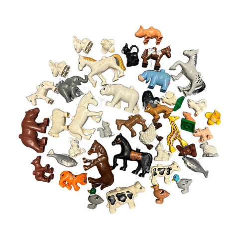 LEGO DUPLO 40x dieren lot, overzicht van de inhoud met paarden, koeien, eenden, olifant en giraf, tweedehands