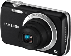 Samsung PL20 compactcamera, zwart, schuin van voren met 5x Samsung-zoomlens, tweedehands