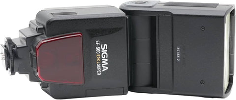 Sigma EF-500 DG Super NA flitser voor Nikon AF D, zijkant met gedraaide flitskop