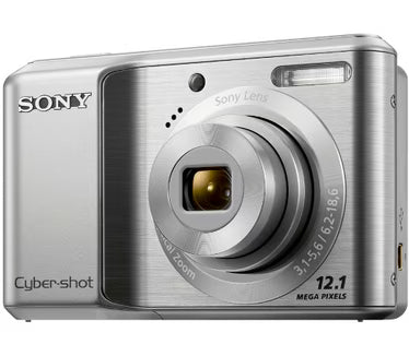 Sony Cyber-shot DSC-S2100 digitale compactcamera, zilver, voorkant schuin met 3x zoomlens, tweedehands