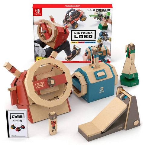 Nintendo Switch Nintendo Labo Toy-Con 03 Vehicle Kit, doos met de gebouwde kartonnen Toy-Con ervoor: stuur, pedaal en sleutel