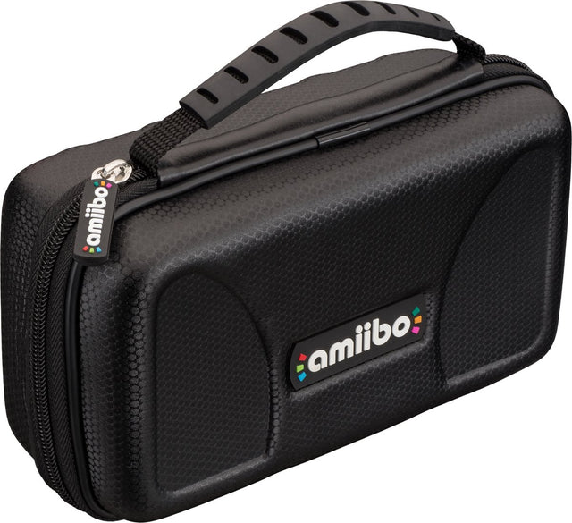 Bigben amiibo Game Traveler Case voor Nintendo (New) 3DS / 3DS XL - Zwart, schuin van voren met draaghendel