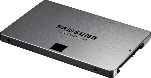 Samsung 840 EVO 250GB 2,5 inch SATA SSD, grijs, schuin aanzicht met Samsung-logo en SATA-aansluiting