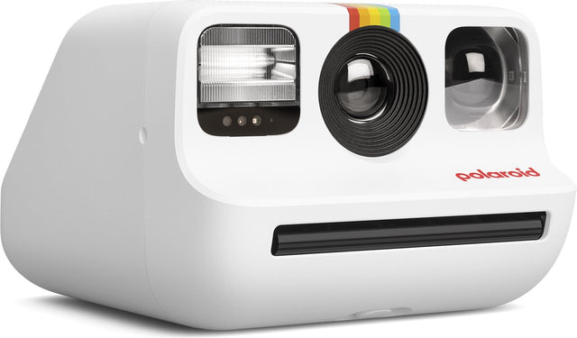 Polaroid Go Gen 2 instant camera, wit, voorkant schuin met regenboogstreep, lens en flitser