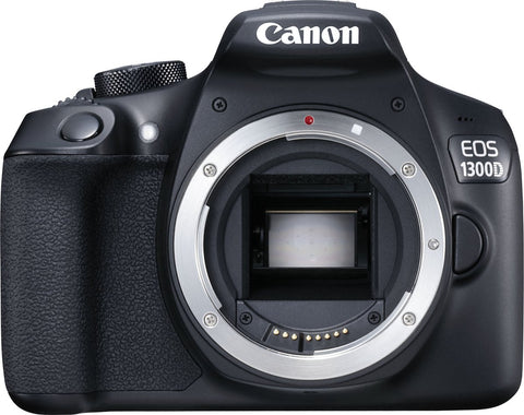 Canon EOS 1300D spiegelreflexcamera body, zwart, voorkant zonder lens met zicht op de spiegel, tweedehands