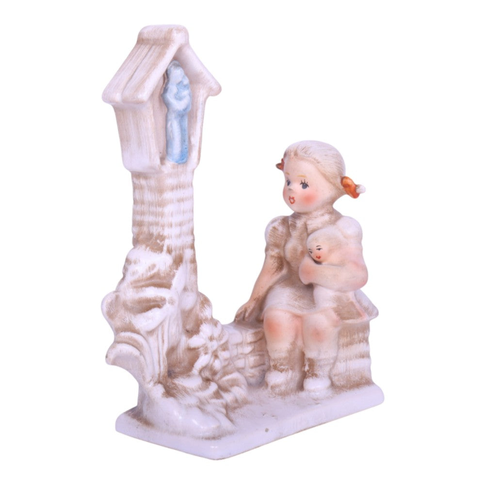 Porseleinen Beeldje - Meisje met Kindje bij Kapelletje (Made in Holland)