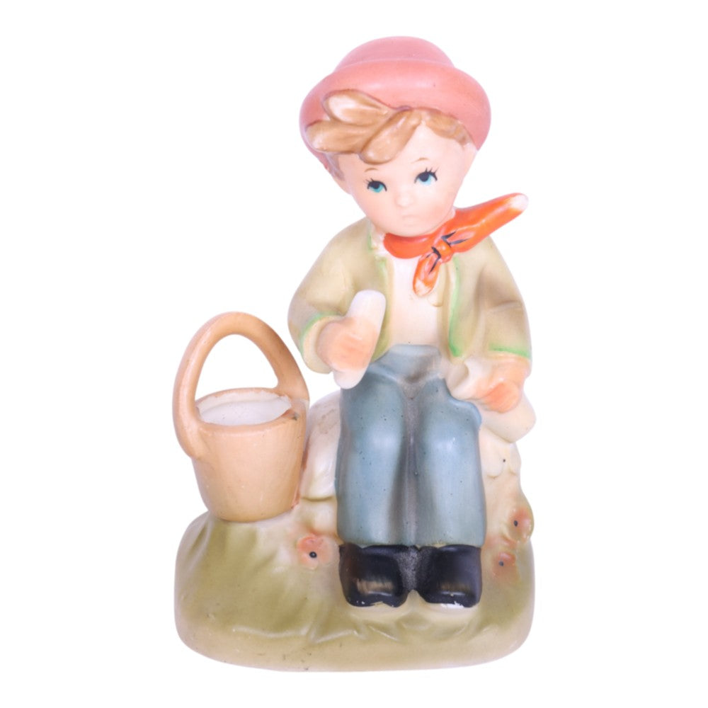 Zittende Jongen met Mand - Beeldje 55/511