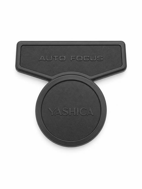 Yashica lensdop 48mm voor Auto Focus camera, zwart met opdruk Yashica en Auto Focus op de brede bovenrand, voorkant