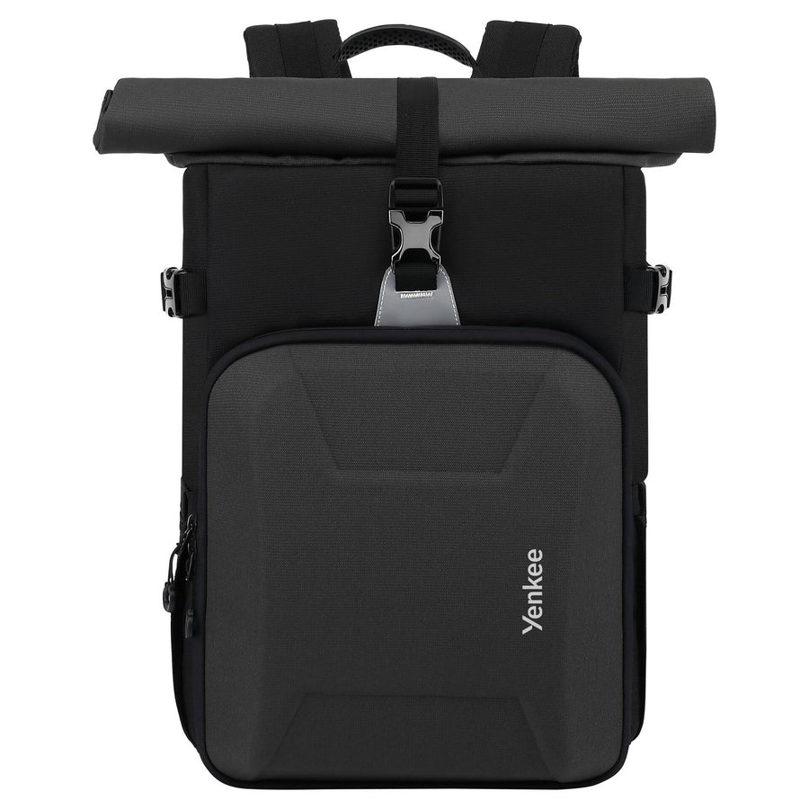 Yenkee YBB 1505 Zoomer fotorugzak, zwart/grijs, voorkant met roll-top en Yenkee-logo
