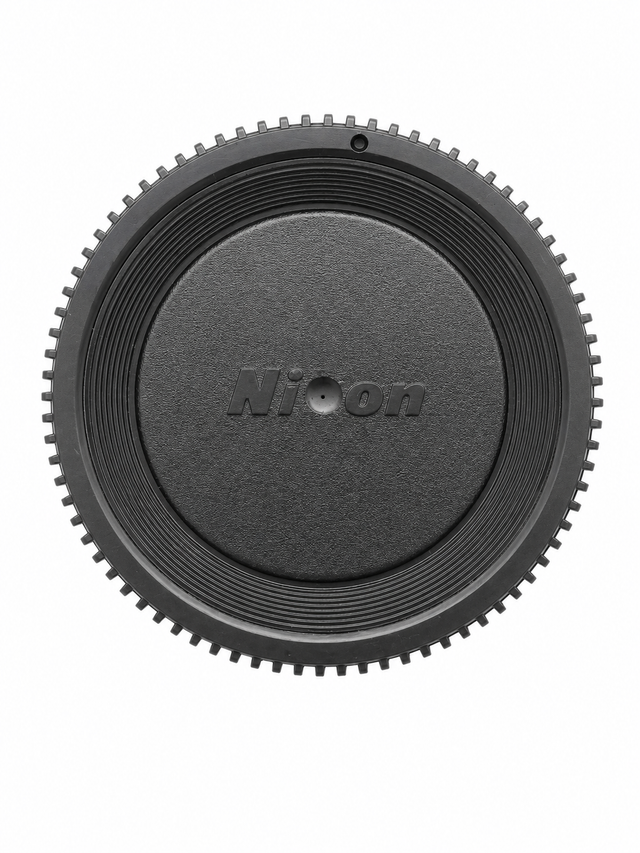 Nikon F-mount body cap BF-1A of BF-1B, zwart met ingeperst Nikon-logo en getande rand, voorkant