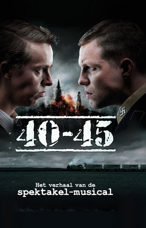40-45 Het verhaal van de spektakel-musical, boekomslag voorkant met twee mannen tegenover elkaar, tweedehands