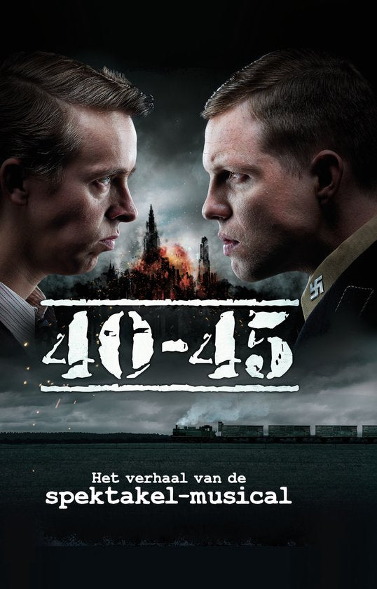 40-45 Het verhaal van de spektakel-musical, boekomslag voorkant met twee mannen tegenover elkaar, tweedehands