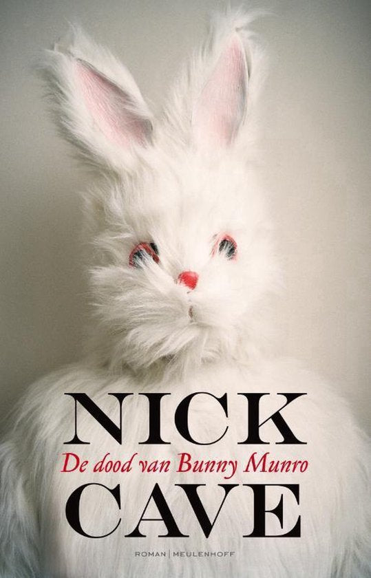 De dood van Bunny Munro, Nick Cave, roman, omslag met een figuur in een wit konijnenpak, tweedehands