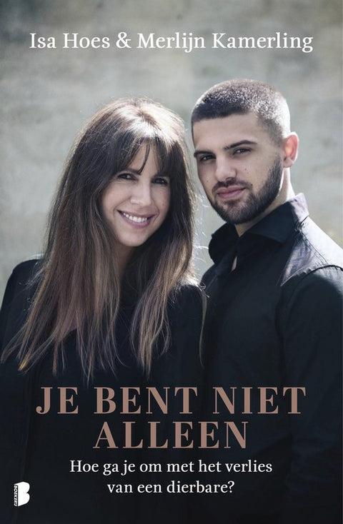 Je bent niet alleen, Isa Hoes en Merlijn Kamerling, boekomslag voorkant met portret van moeder en zoon, tweedehands