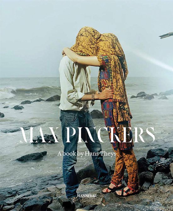 Max Pinckers, Hans Theys, omslag met twee mensen in een omhelzing op rotsen aan zee, tweedehands