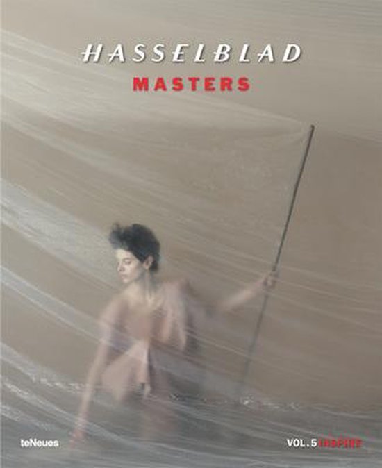 Hasselblad Masters, Vol. 5 Inspire, grijze omslag met een vrouw met een lange stok, tweedehands