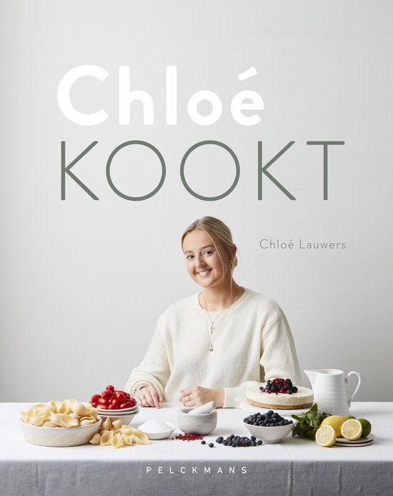 Chloé Kookt, Chloé Lauwers, lichtgrijze omslag met de auteur aan een tafel vol eten, tweedehands