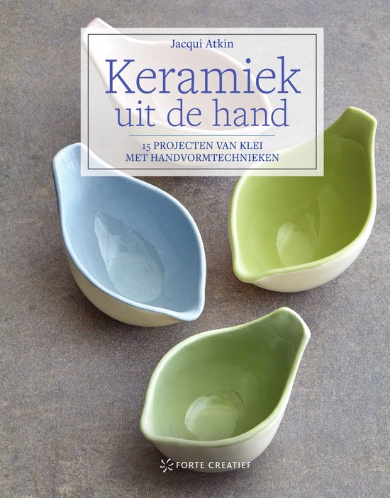 Keramiek uit de hand, Jacqui Atkin, boekomslag voorkant met drie keramische bladvormige schaaltjes, tweedehands