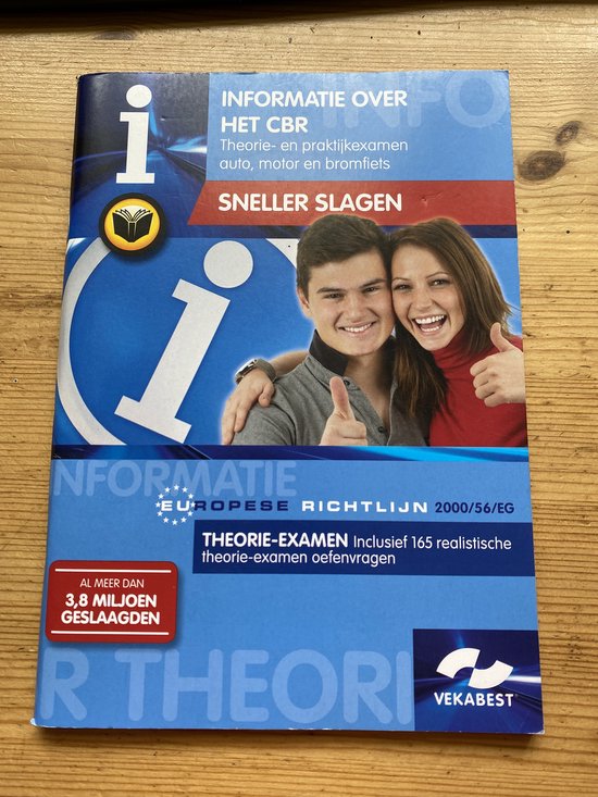 Informatie over het CBR, auto, motor en bromfiets, blauwe omslag met een jongen en een meisje, tweedehands