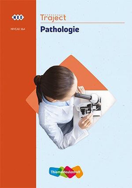 Traject Pathologie, ThiemeMeulenhoff, omslag met een laborant achter een microscoop, tweedehands