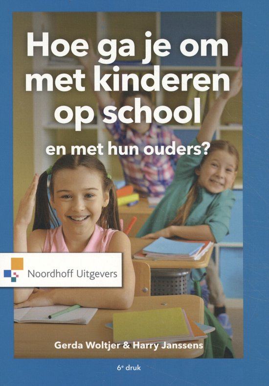 Hoe ga je om met kinderen op school en met hun ouders, Gerda Woltjer, boekomslag met twee schoolkinderen, tweedehands