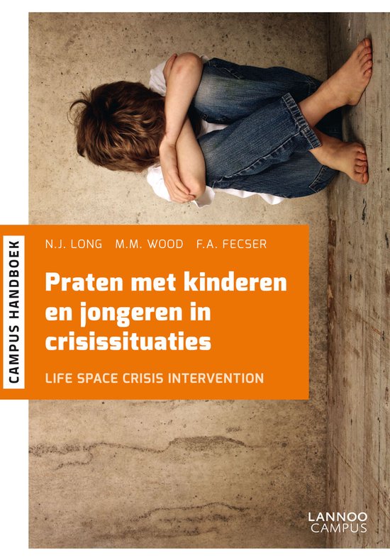 Praten met kinderen en jongeren in crisissituaties, N.J. Long e.a., omslag met een ineengedoken kind, tweedehands
