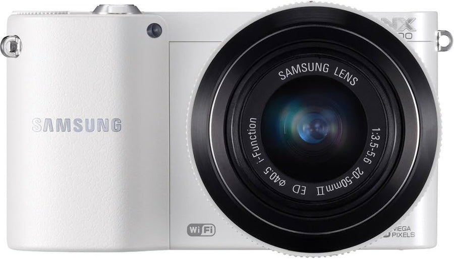 Samsung NX1100 systeemcamera, wit, voorkant met 20-50mm i-Function f/3.5-5.6 lens, tweedehands
