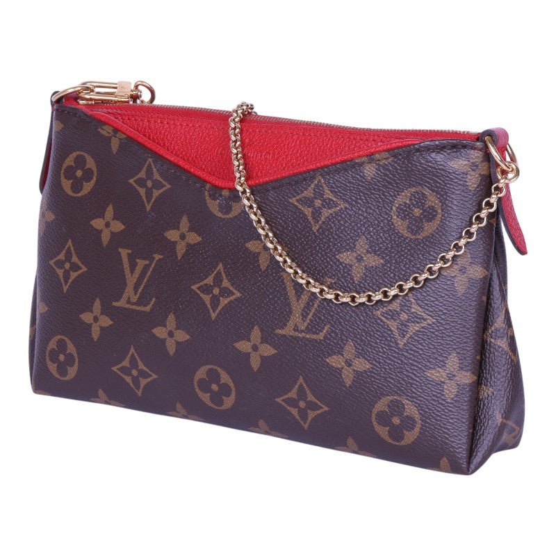 Pallas Clutch Monogram Cerise - driekwart aanzicht