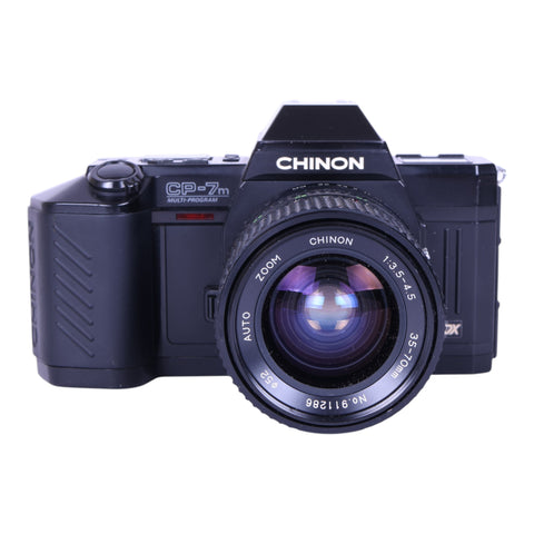 Chinon CP-7m Multi-Program analoge spiegelreflexcamera met Auto Zoom 35-70mm f/3.5-4.5 lens, voorkant, tweedehands