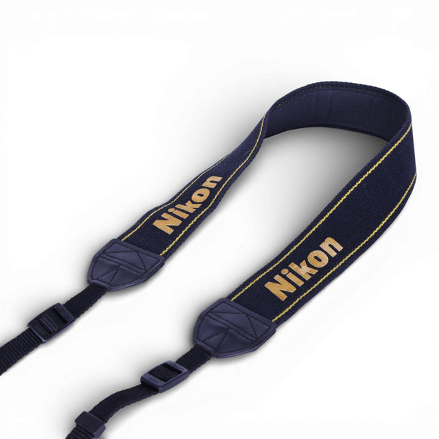 Nikon camerariem voor SLR en DSLR, zwart met geel Nikon-logo, uitgevouwen riem, tweedehands