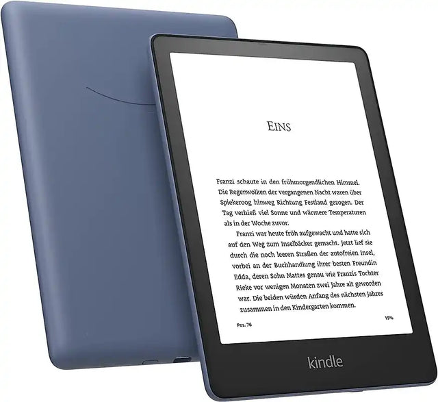 Amazon Kindle Paperwhite 11e generatie 6,8 inch, blauw, voor- en achterkant met tekstpagina op het scherm, tweedehands
