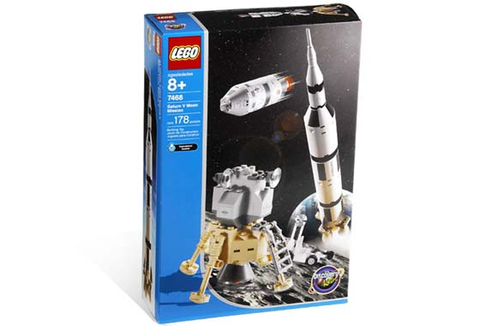 LEGO Discovery Saturn V Moon Mission 7468, doos voorkant met Saturn V raket en maanlander